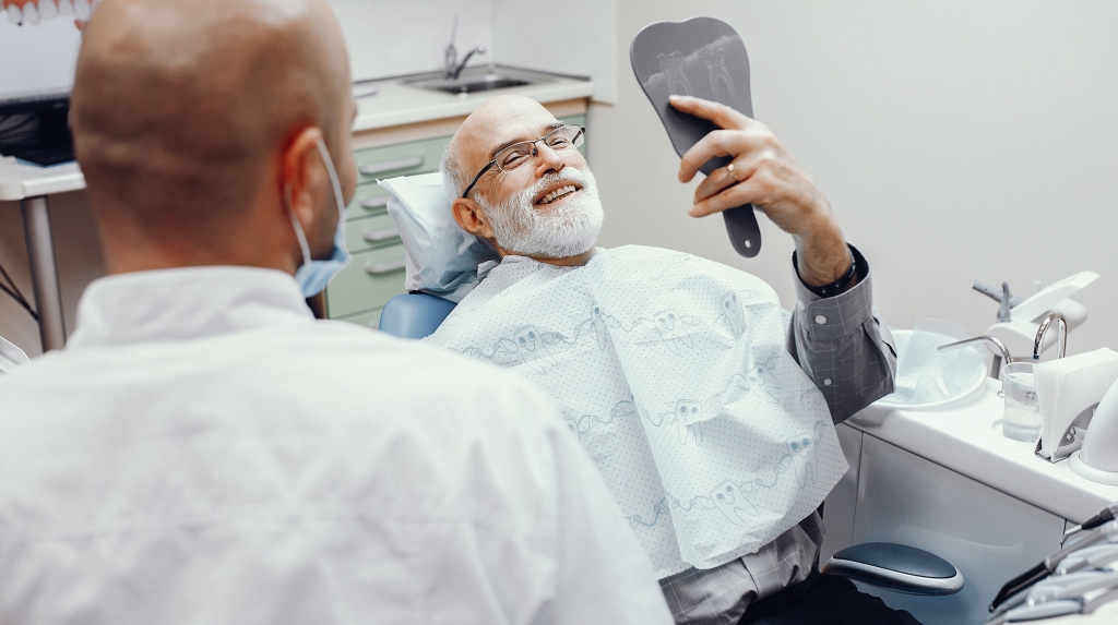 implantes-dentales-en-algeciras-uniclinic